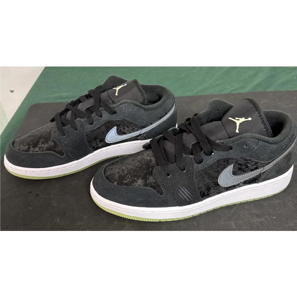 Nike shoes - Air Jordan 1 - Air - Black 4