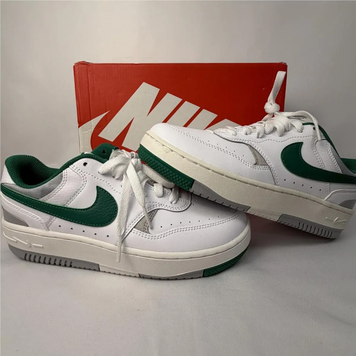 Nike Gamma Force Women’s Size 7.5 Shoes DX9176-106 White / Green