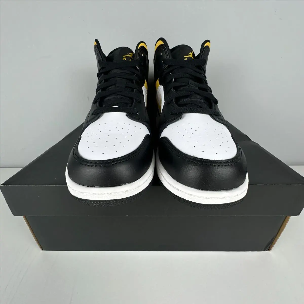 Nike shoes - Air Jordan 1 Mid - Air Mid - White 0