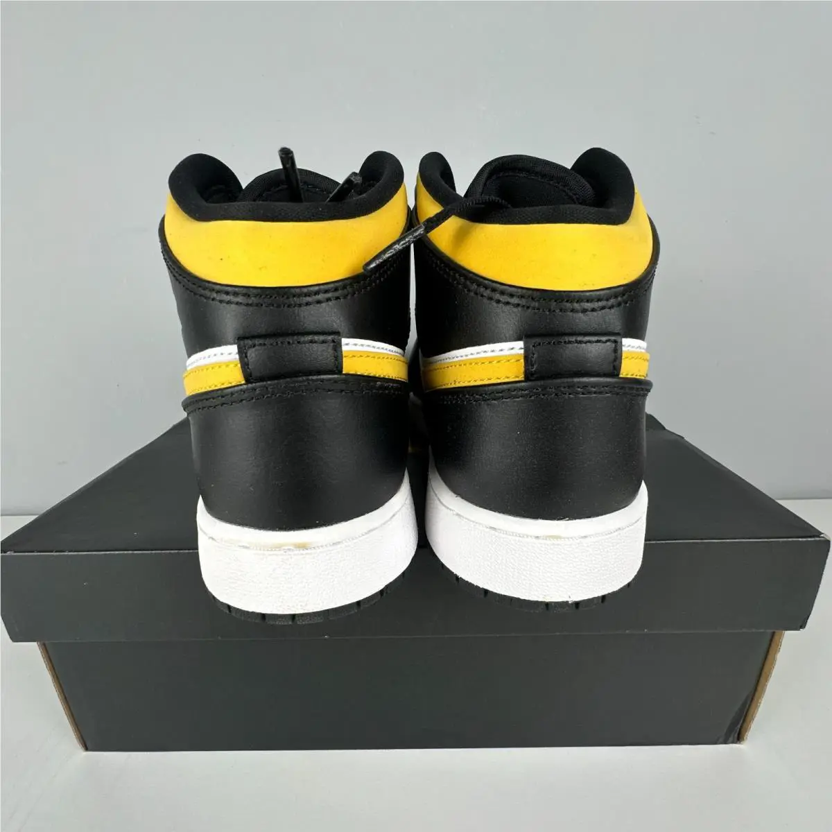 Nike shoes - Air Jordan 1 Mid - Air Mid - White 2