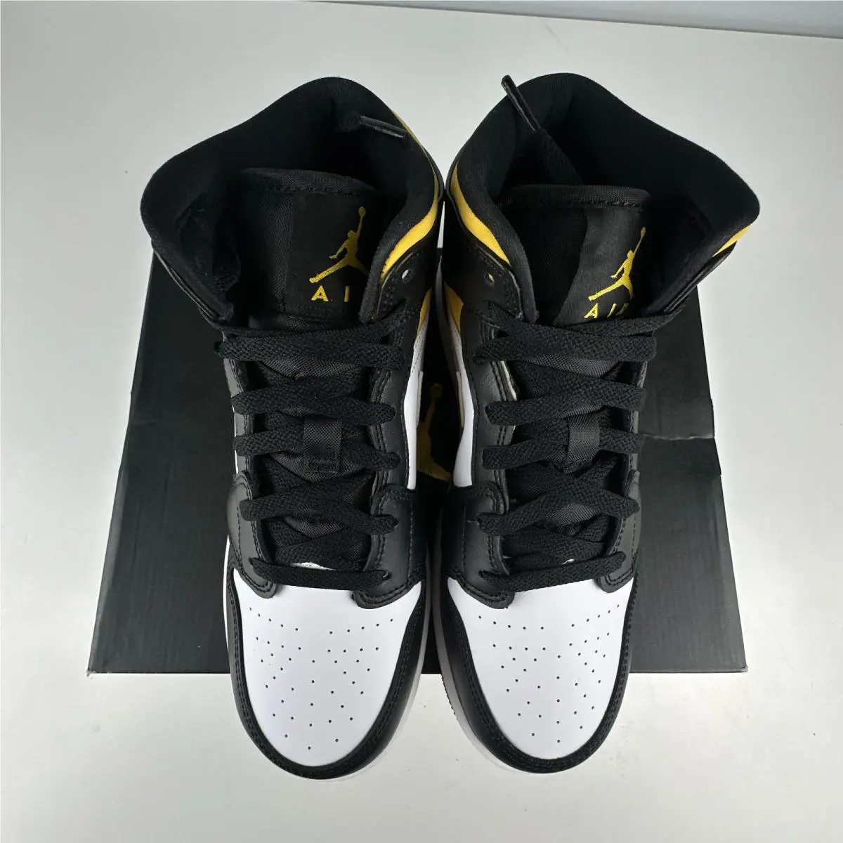 Nike shoes - Air Jordan 1 Mid - Air Mid - White 3