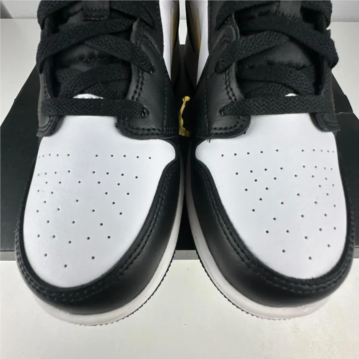 Nike shoes - Air Jordan 1 Mid - Air Mid - White 4