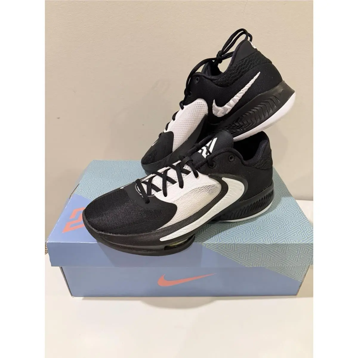 Nike Zoom Freak 4 TB Shoes Sneakers Men’s SZ 9.5 Black/white DO9679-002 - Black/White