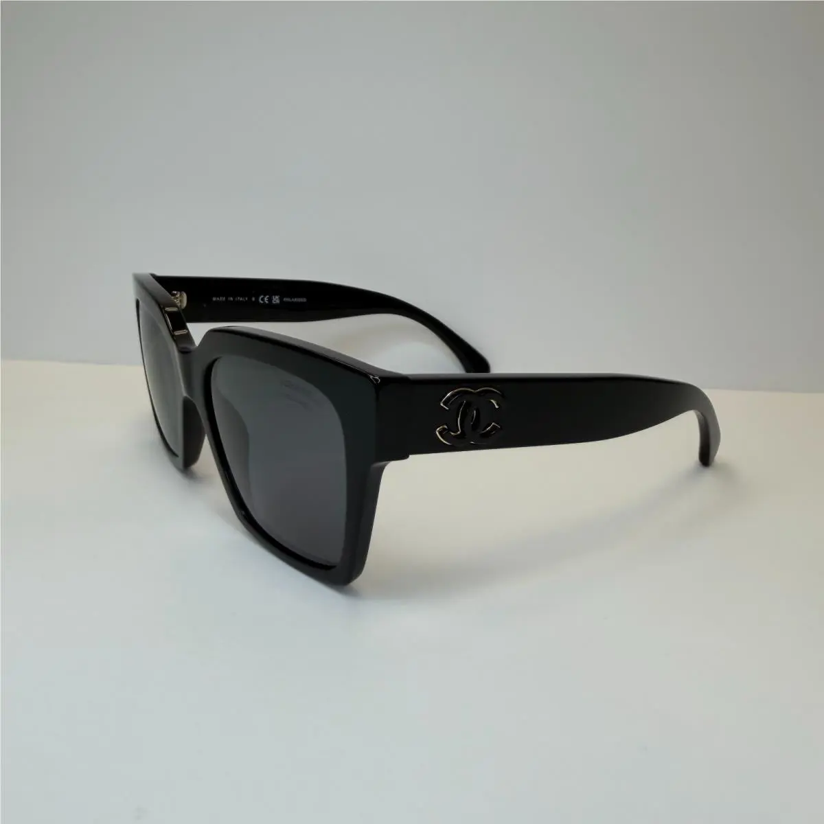 Chanel CH 5557 622/T8 Black W/polarise Grey Lenses