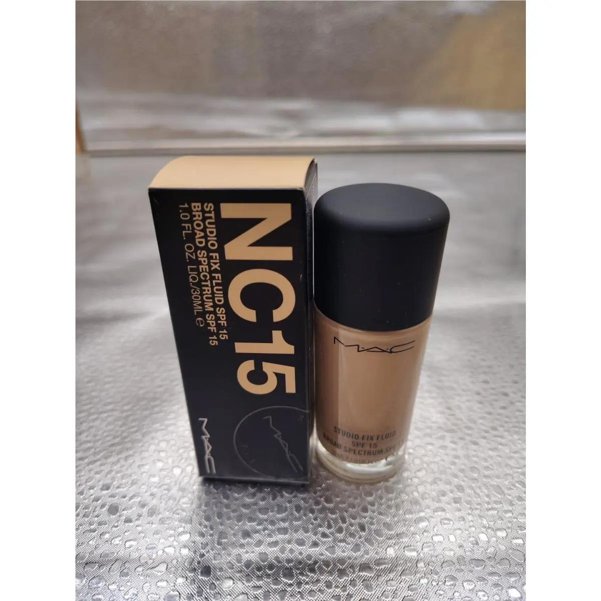Mac Studio Fix Fluid Spf 15 Broad Spectrum Shade - NC15 1 oz / 30 ml