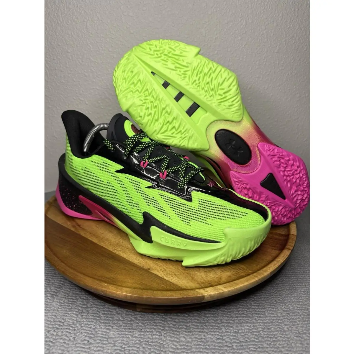 Men’s Size 8 - Under Armour Curry Series 7 Green Basketball Box