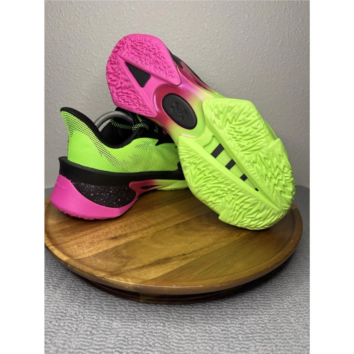 Under Armour shoes - Under Armour Curry Series 7 - 1012 - Green, Manufacturer: Hyper Green / Black / Rebel Pink 2