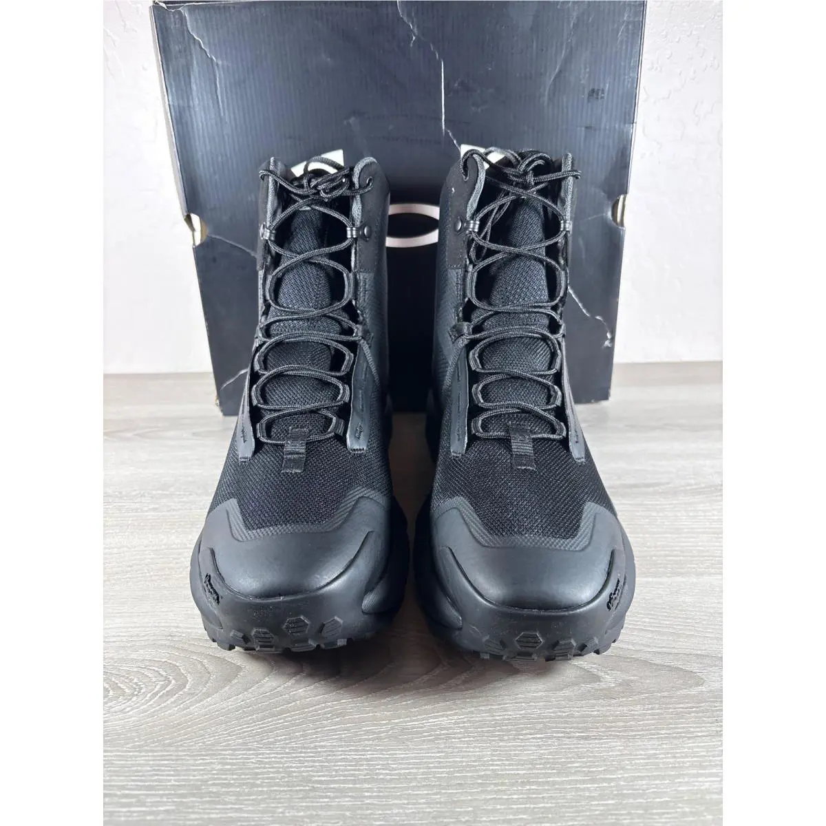 Under Armour shoes - UA Charged Valsetz - Charged Valsetz - Black 1
