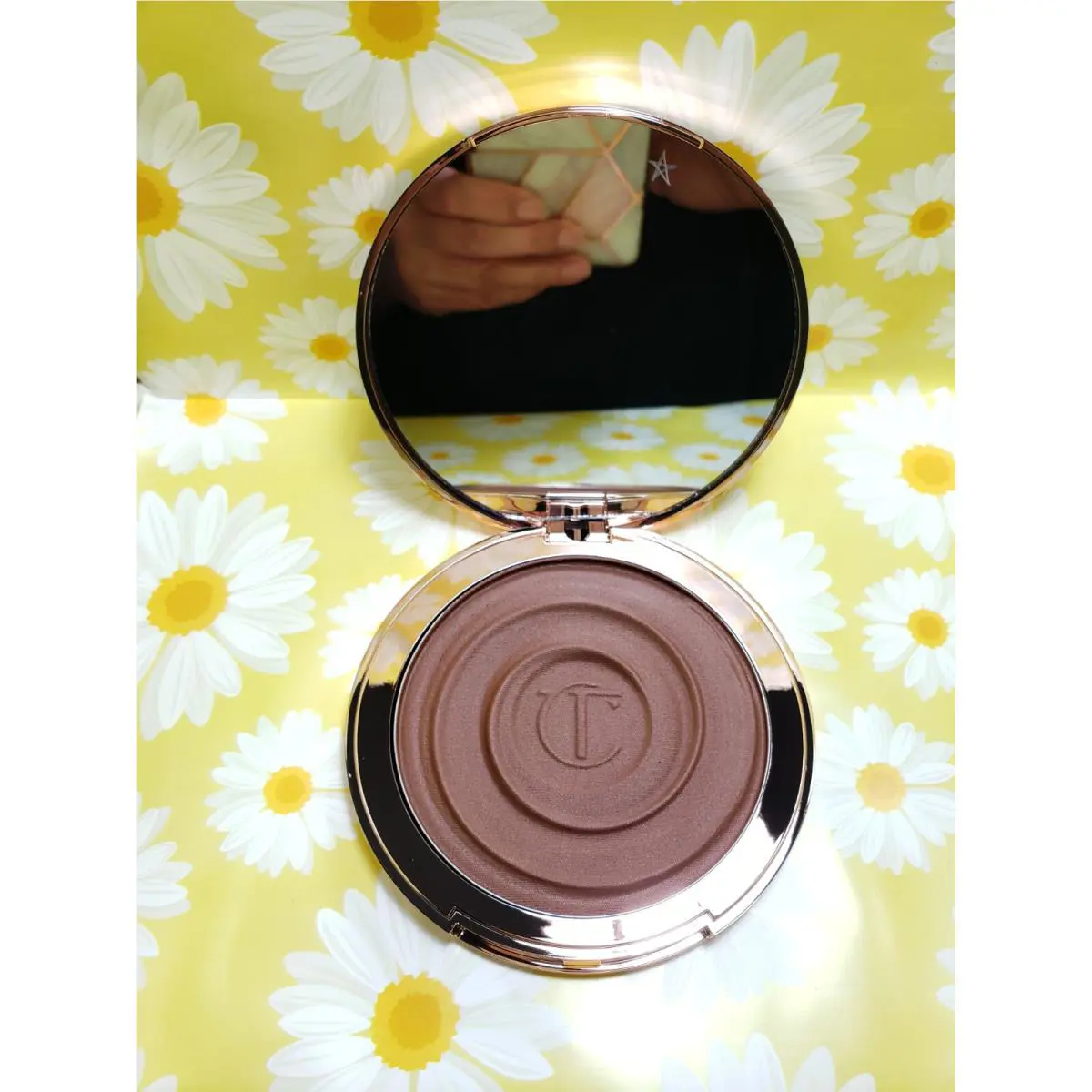 Charlotte Tilbury Beautiful Skin Sun-kissed Glow Bronzer 3 Tan