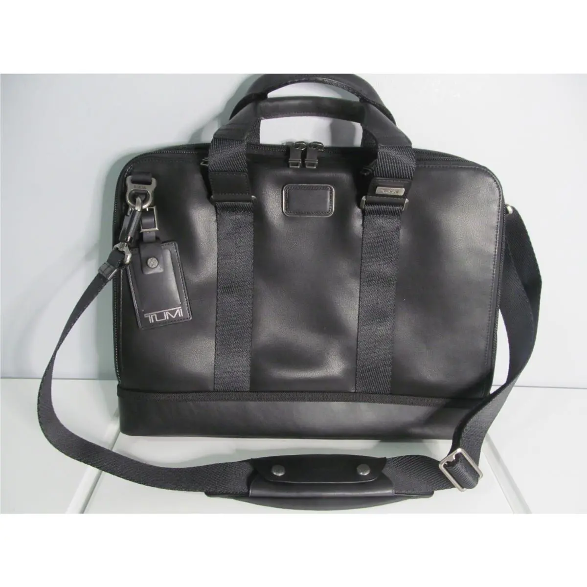 Tumi Owens Executive Black Leather 14 Laptop Sleeve Trolley Business Brief