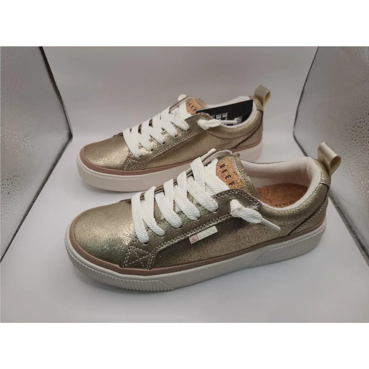 Reef Reet Lay Day Dawn Women`s Sneakers - Champagne Suede Size US 9