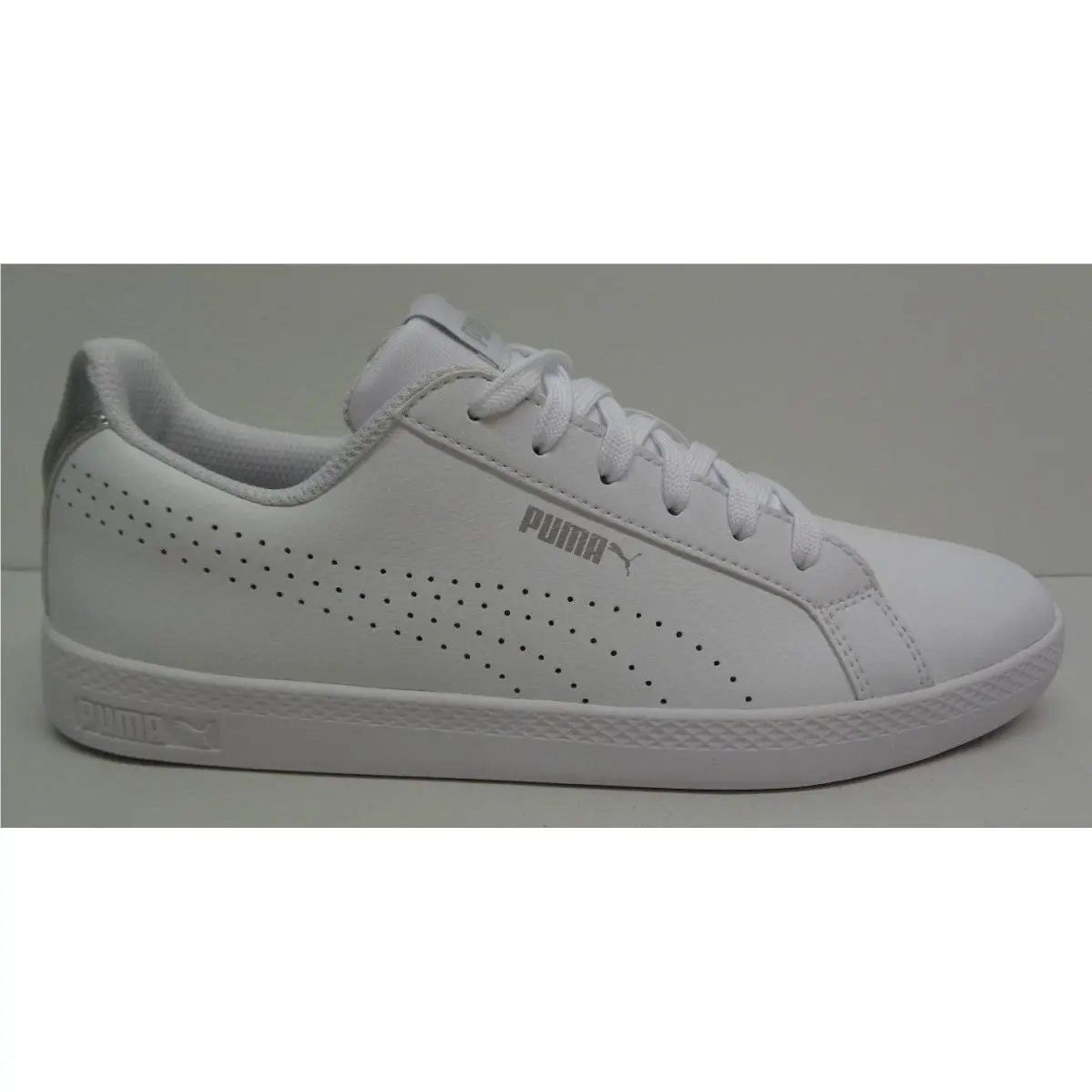Puma Size 8.5 Smash Perforated Metallic White Leather Sneakers Womens Shoes