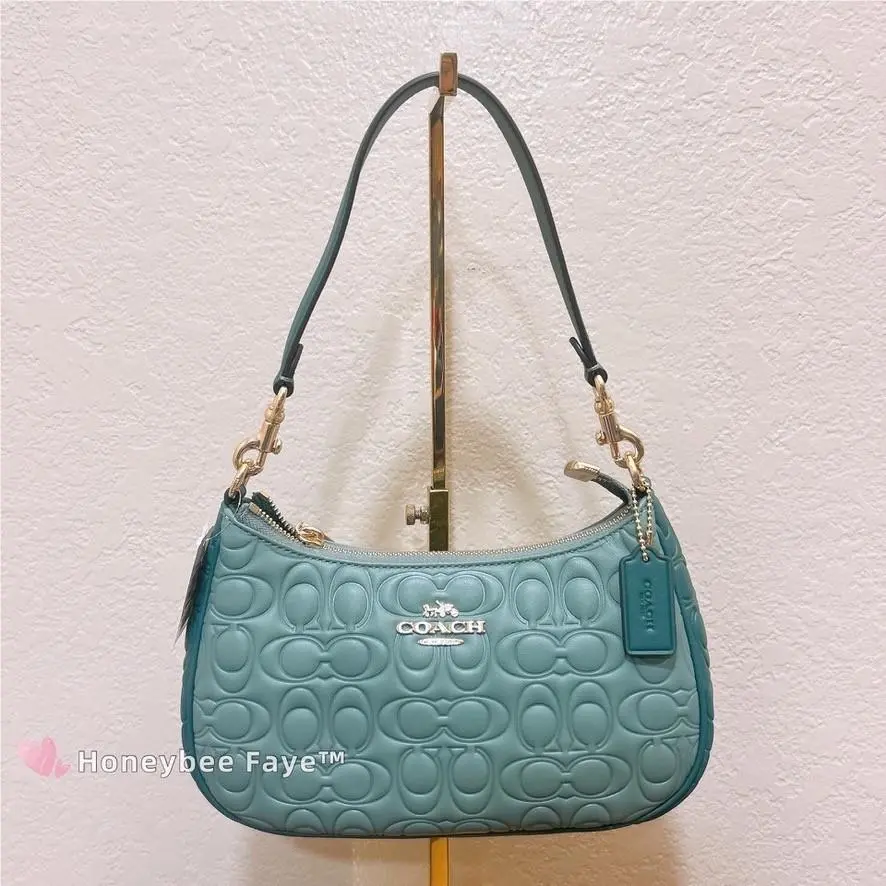Coach Teri Shoulder Bag In Signature Leather CY674