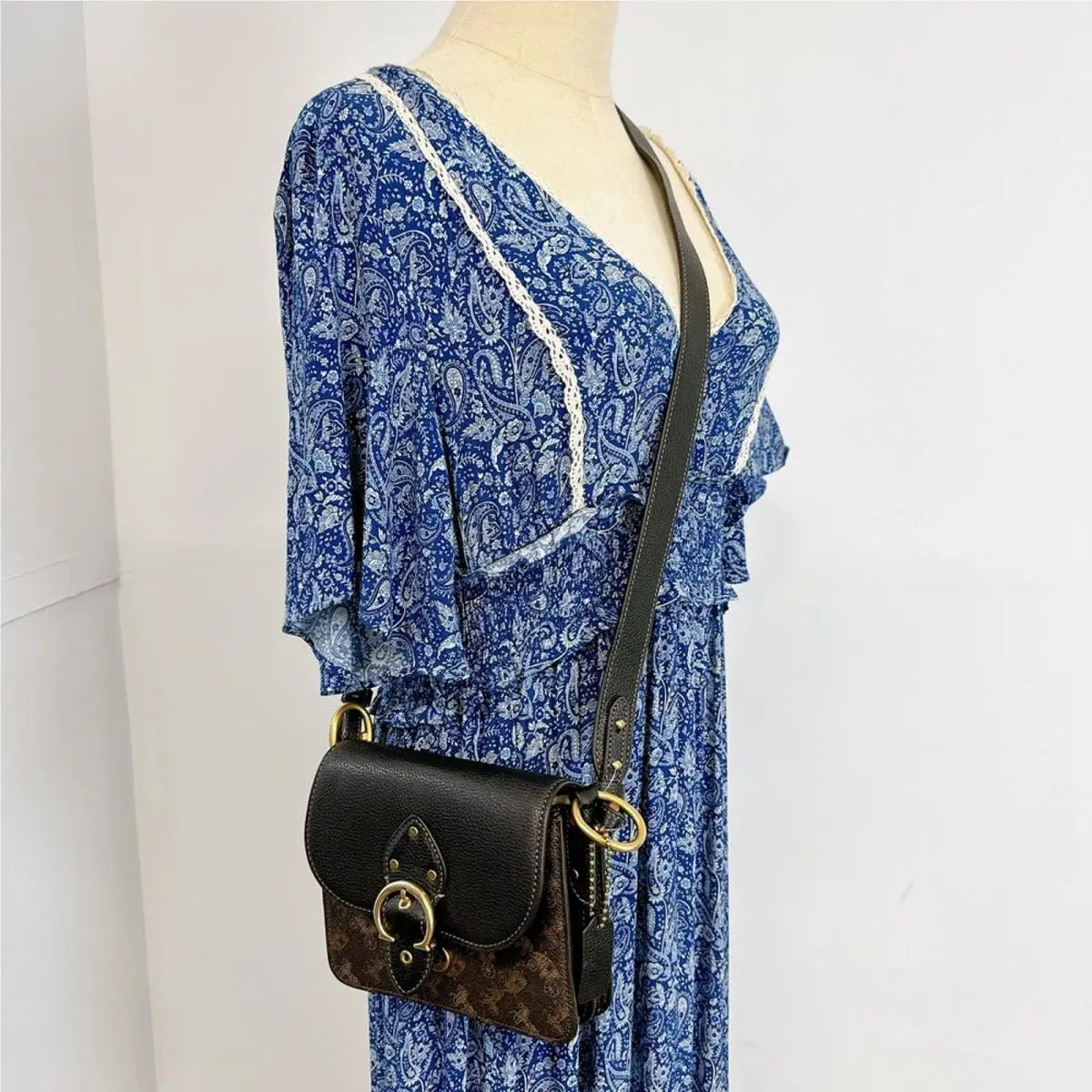 Coach 4603 Beat Shoulder Bag 18 with Horse and Carriage Print In Truffle Black