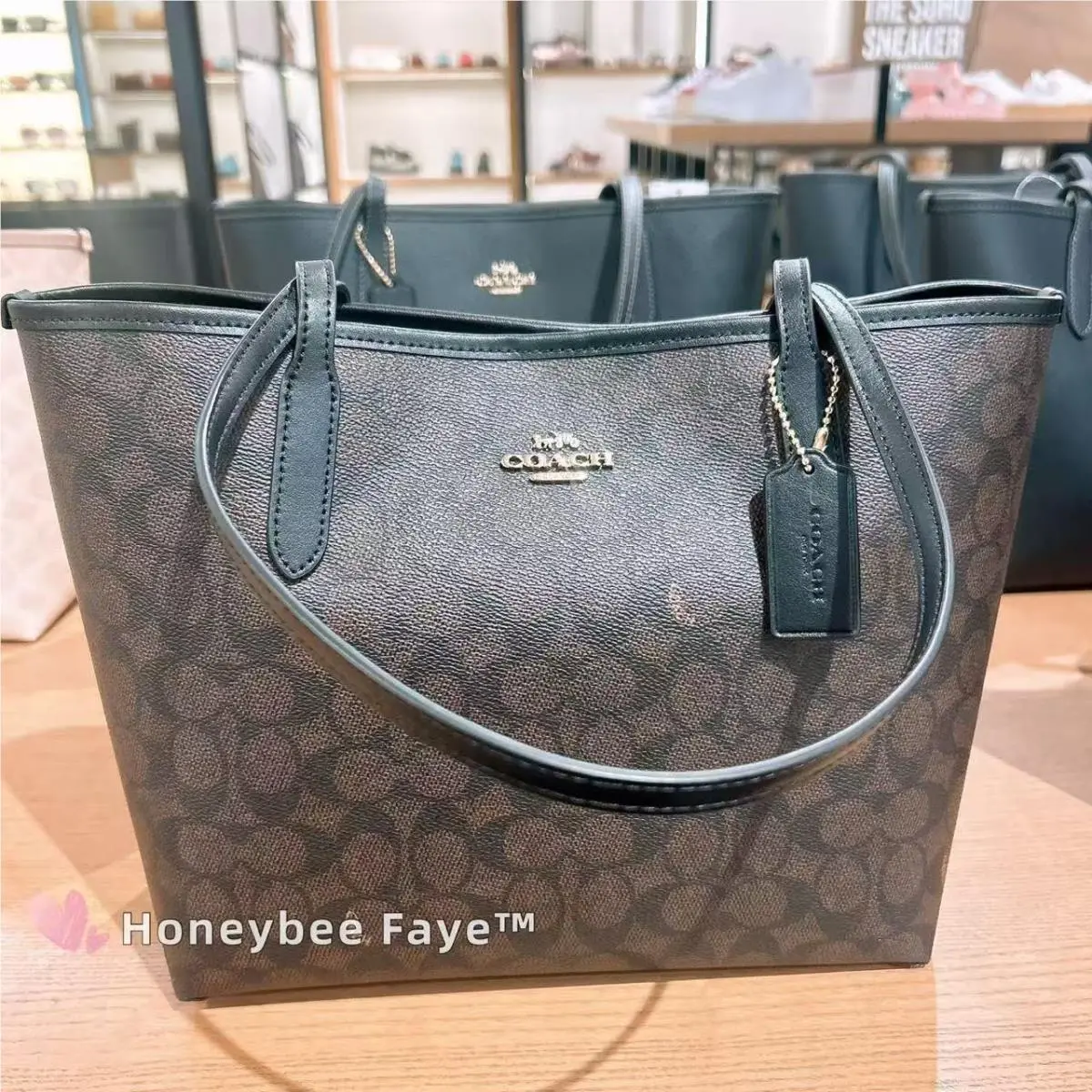 Coach Medium City Tote Bag In Signature Canvas CDX82