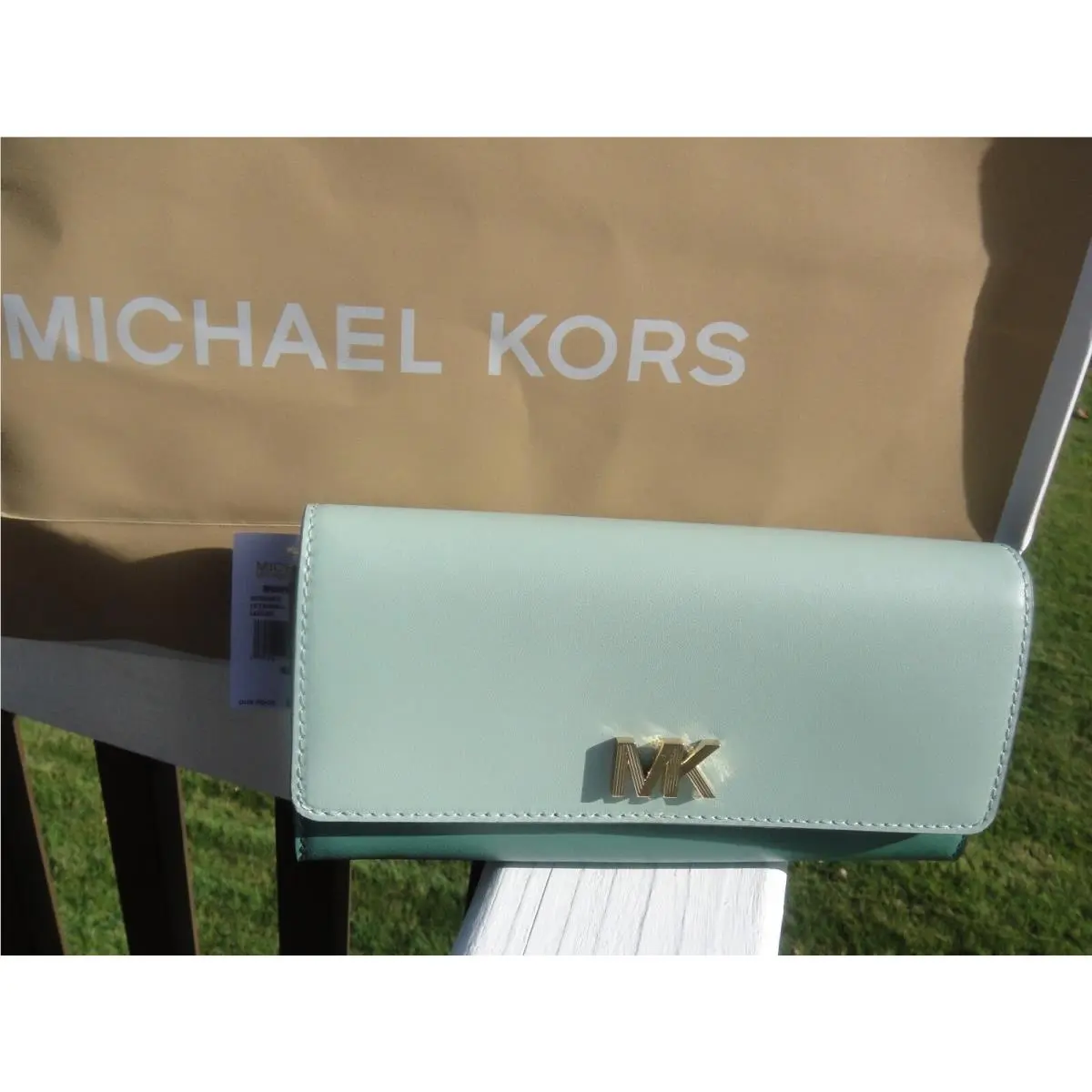 Michael Kors Montgomery Large Carryall Leather Wallet .100%