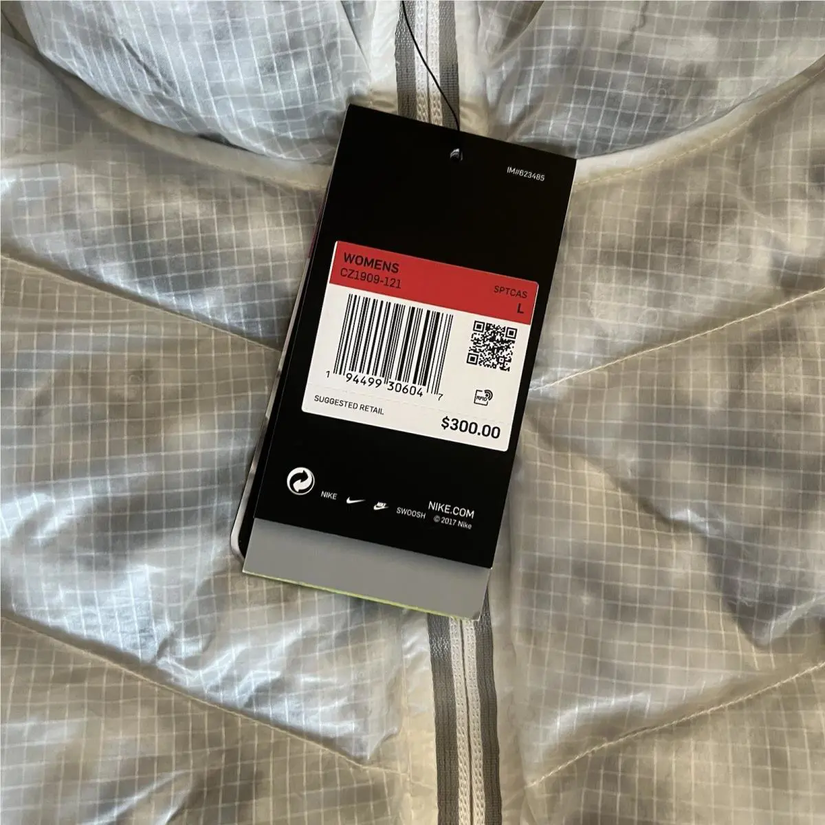 Nike clothing - Marble EcoDown - Marble EcoDown - CZ1909 CZ1909-121 - White (UPC: 194499306054) 3