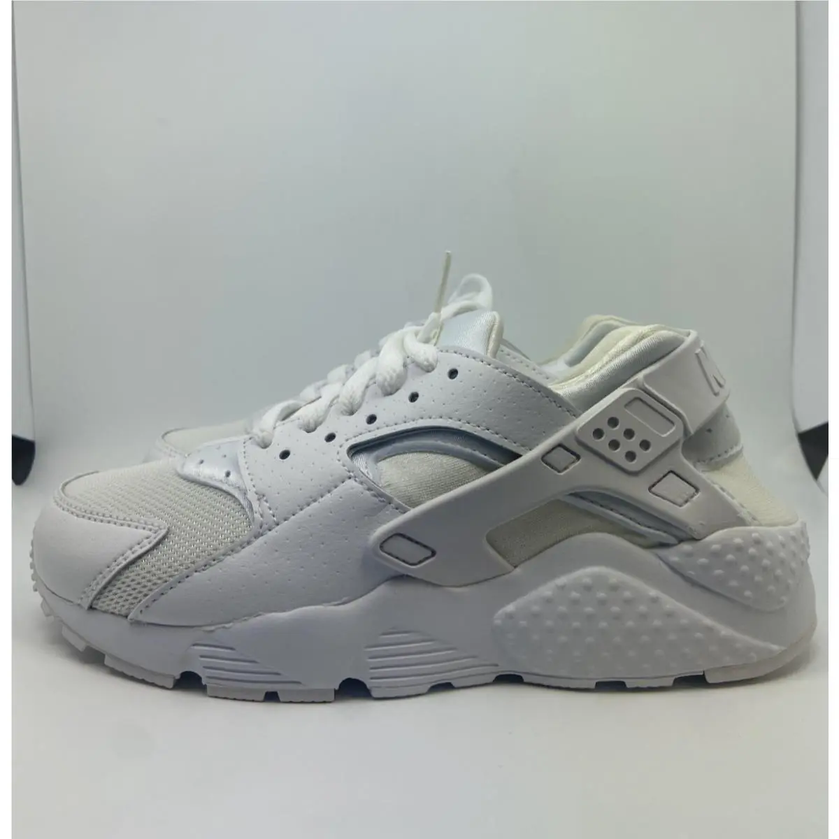 Nike shoes - White (UPC: 826215357698) 1