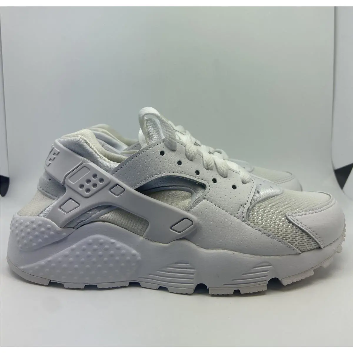 Nike shoes - White (UPC: 826215357698) 3