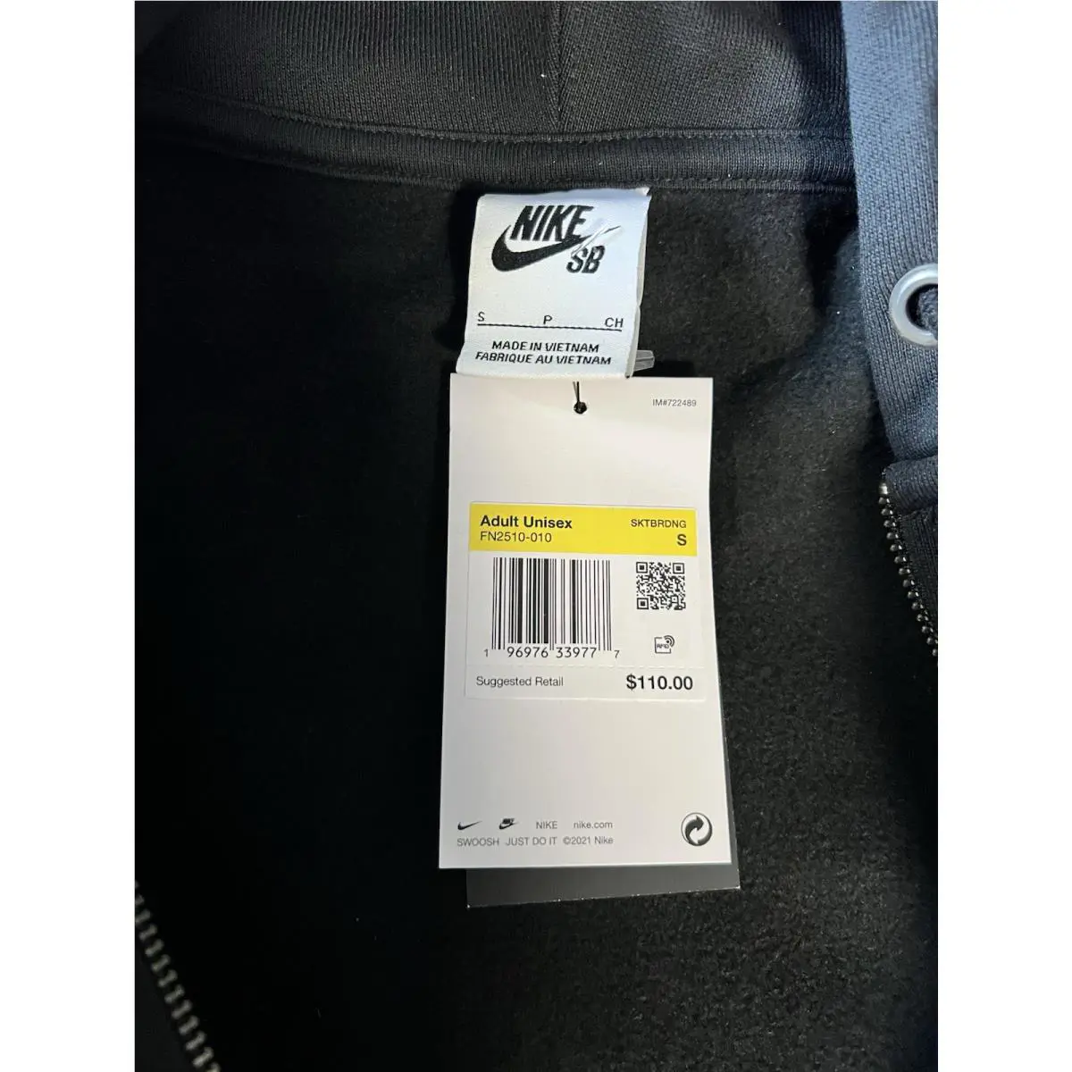Nike clothing - Black (UPC: 0196976339777) 9