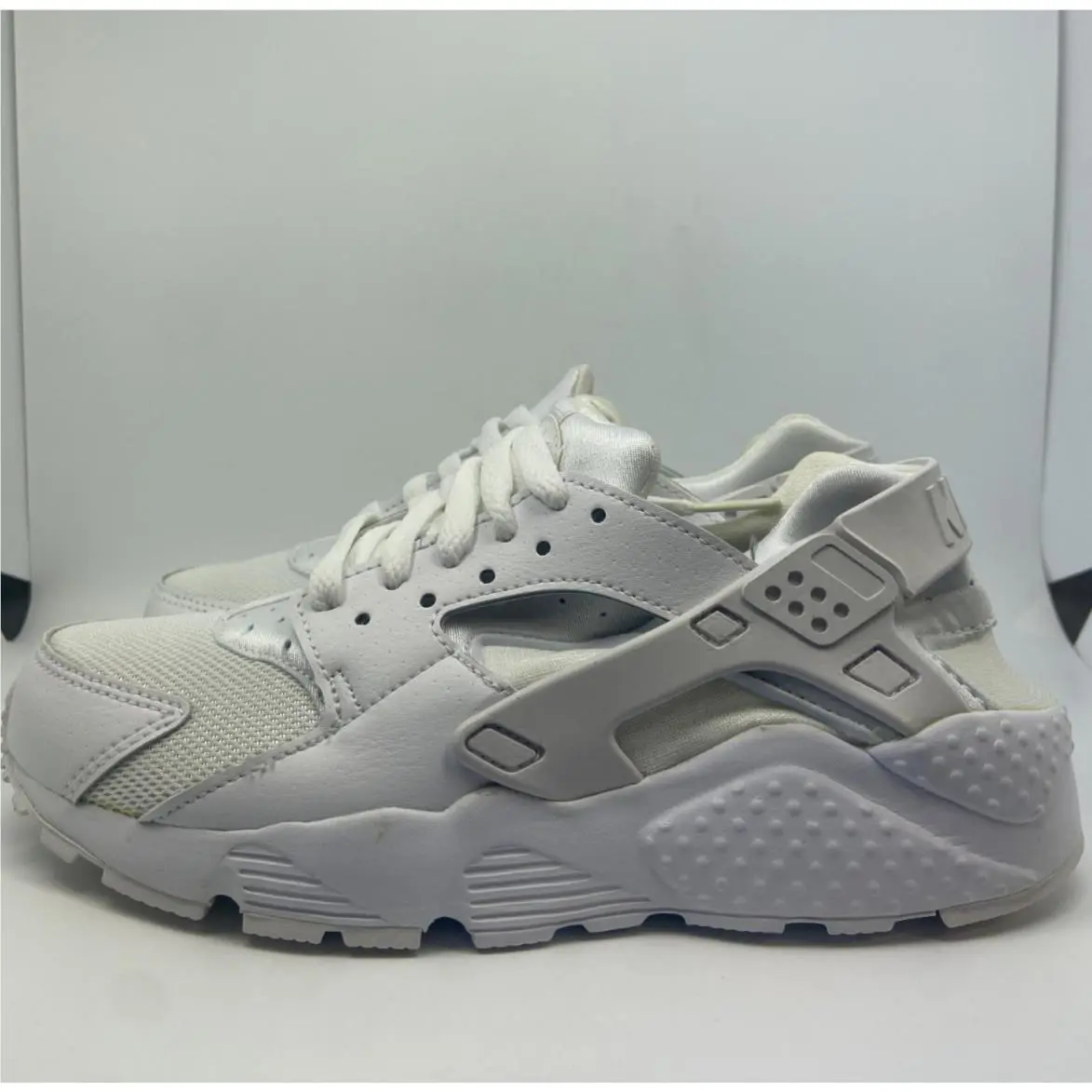 Nike shoes - White (UPC: 826215357704) 1