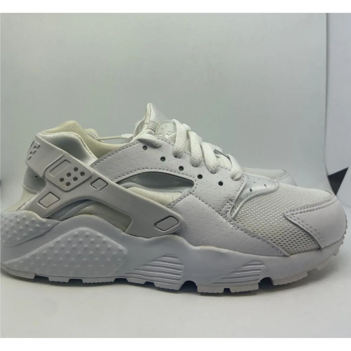 Nike shoes - White (UPC: 826215357704) 2