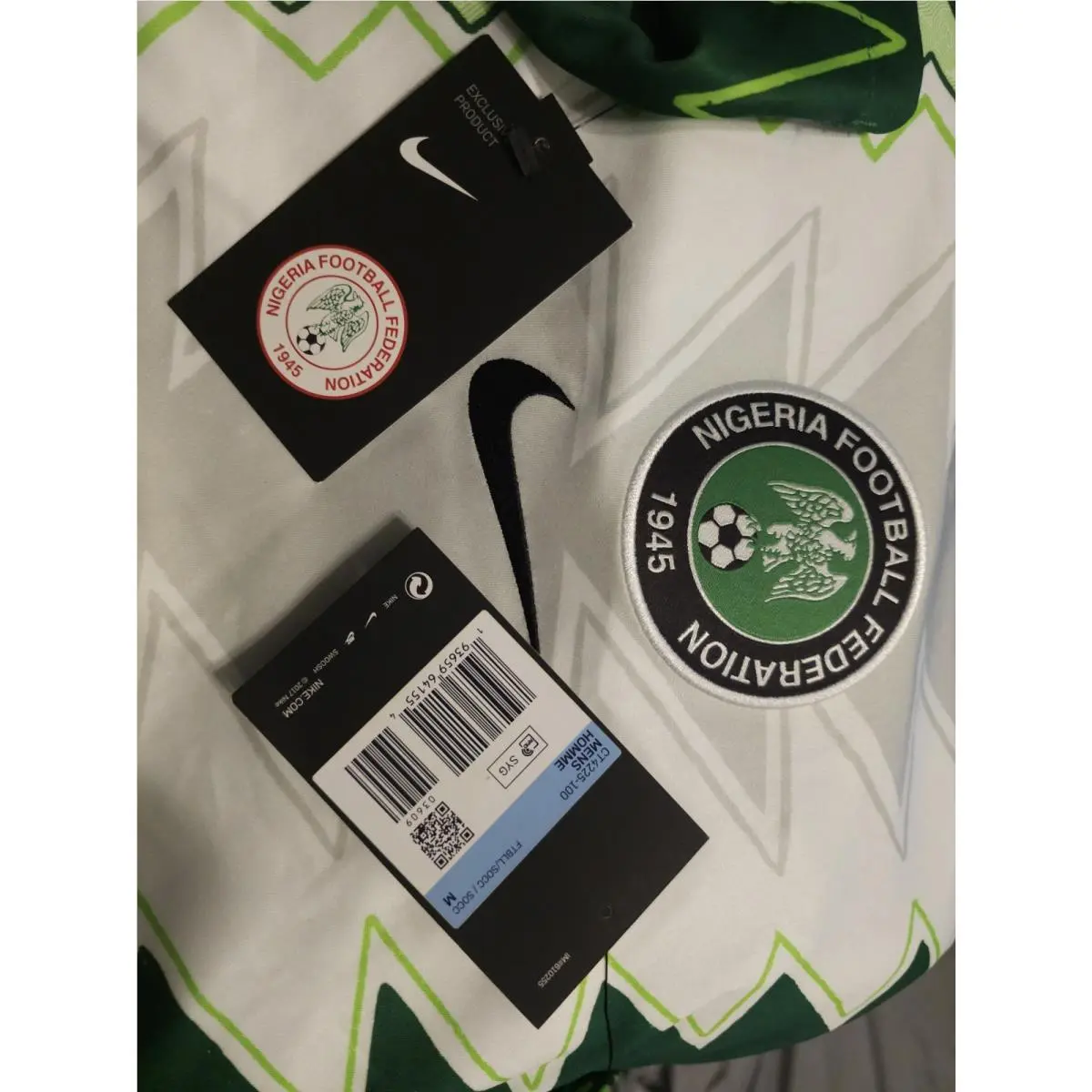 Nike clothing - Nike Dri-Fit - Green / White / Black 4