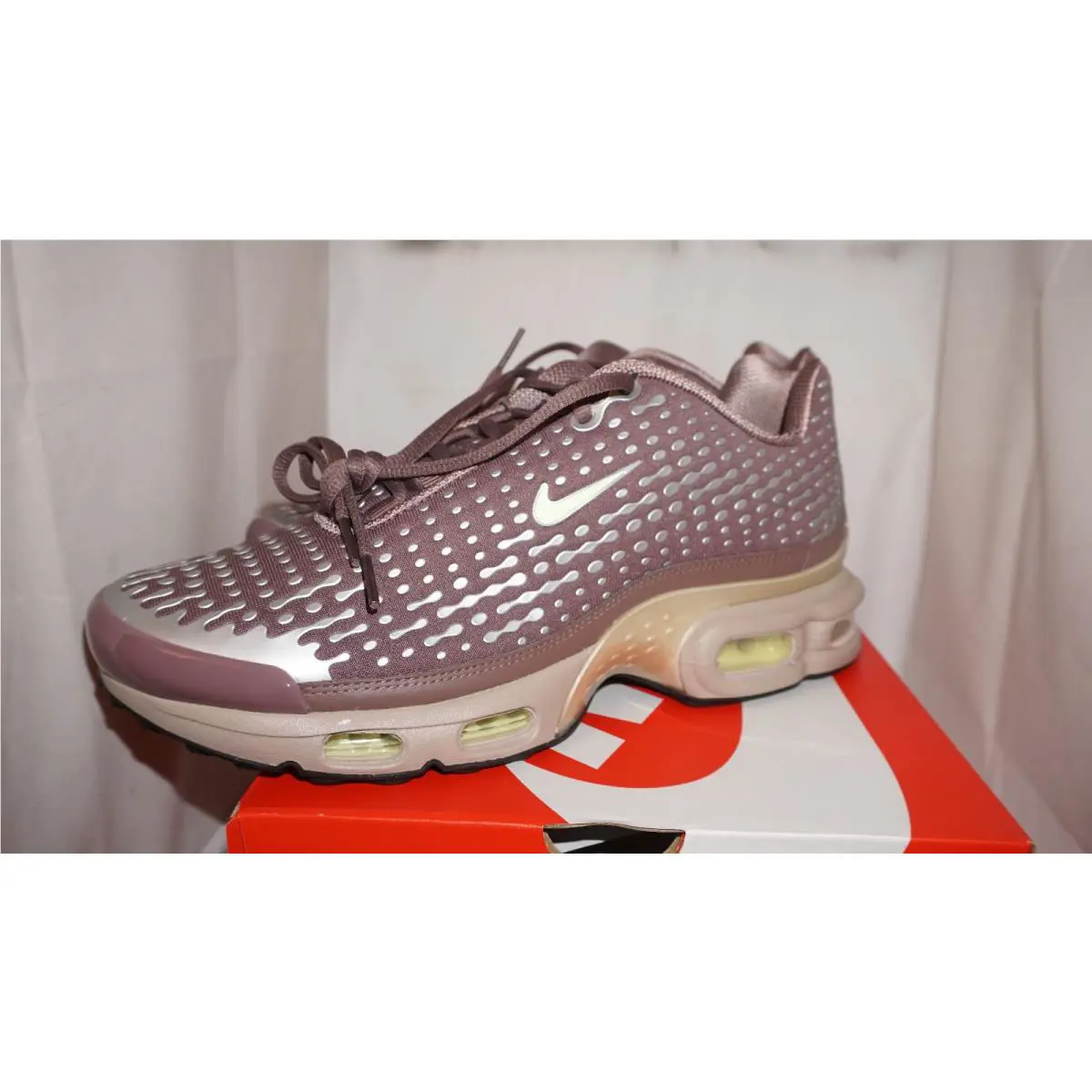 Nike shoes - Air Max Plus VII Kylian Mbappé - HQ2197200 - Plum Eclipse/Metallic Gold Grain/Black/Barely Volt, Manufacturer: Red 2