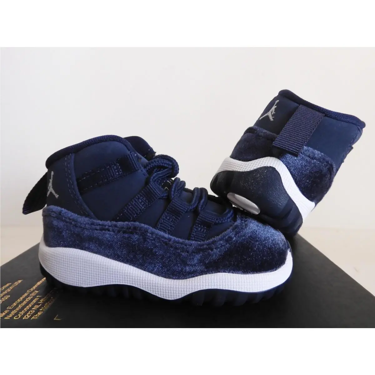 Nike shoes - Air Jordan 11 - Air - Blue (UPC: 196151896583) 0