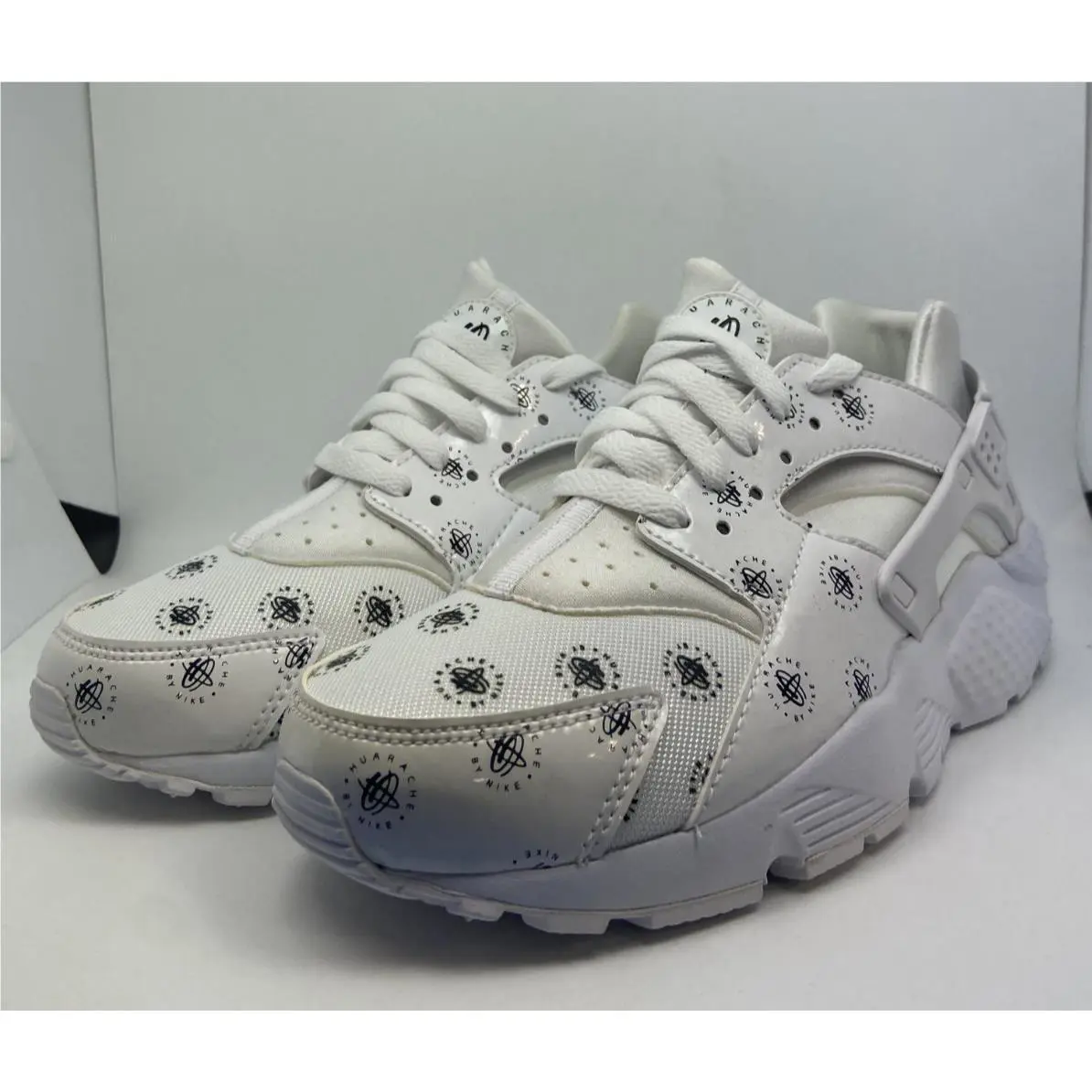 Nike shoes - Nike Huarache Run - Huarache Run - White (UPC: 826216234387) 1