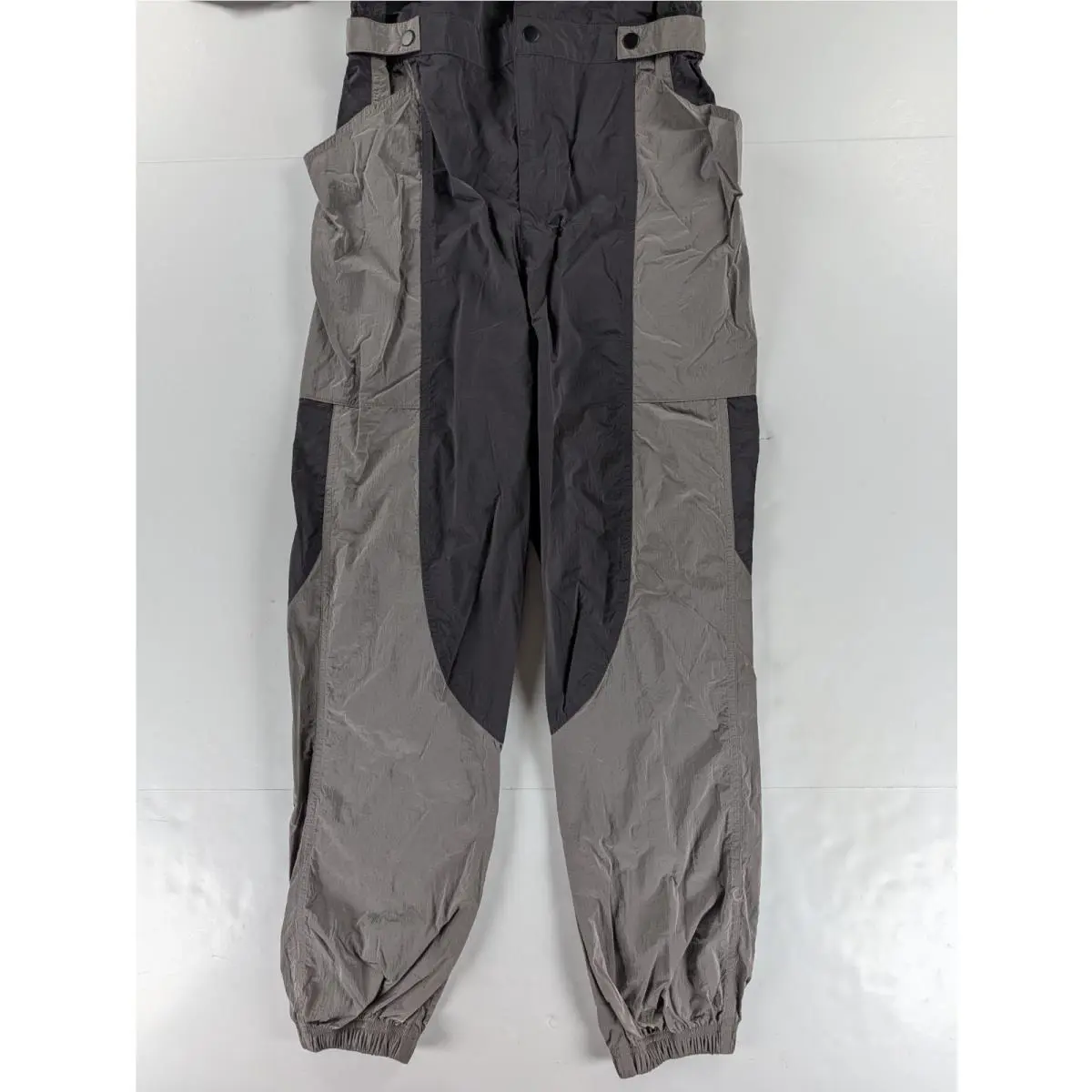Nike clothing - Gray (UPC: 195239804854) 0