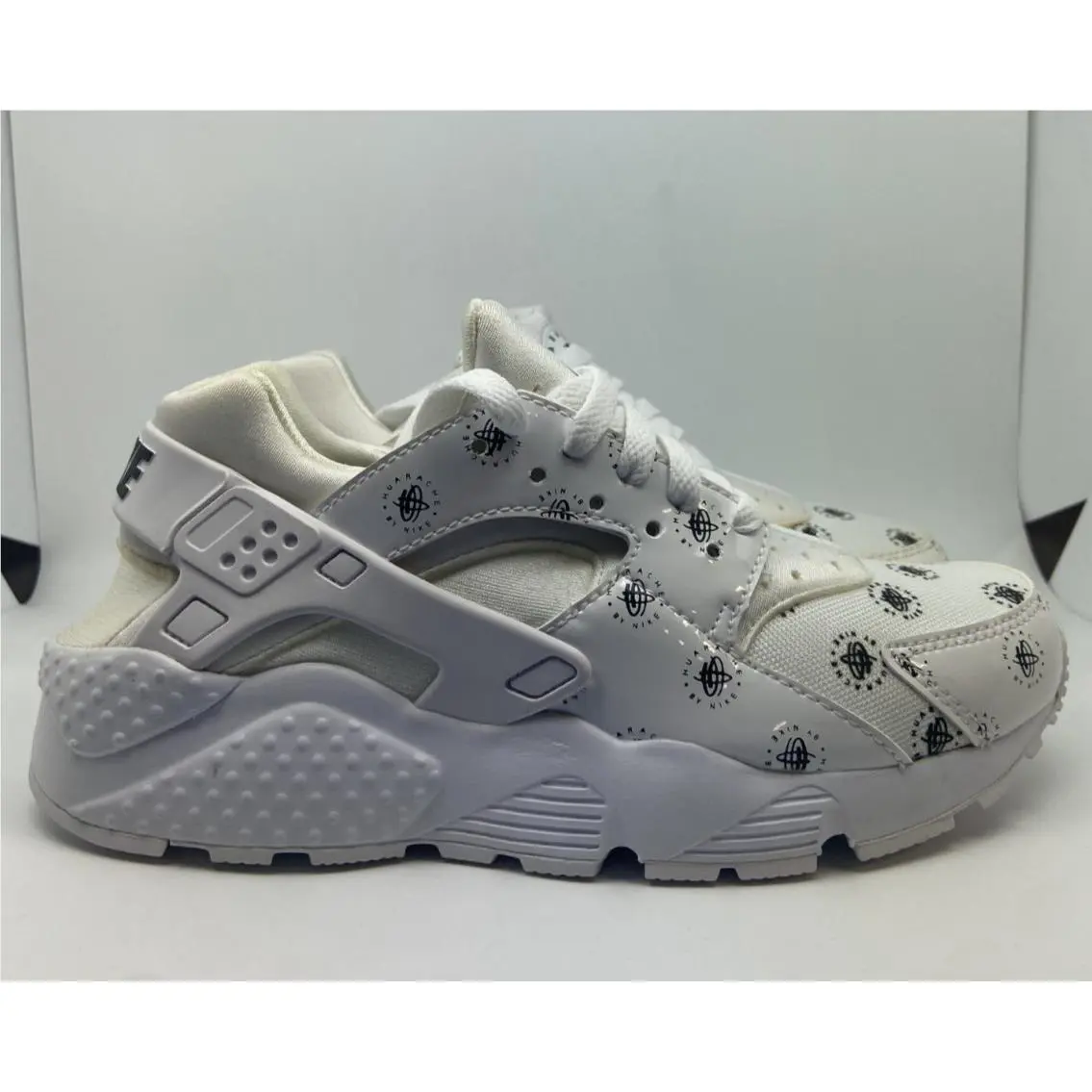 Nike shoes - White (UPC: 826216234356) 3