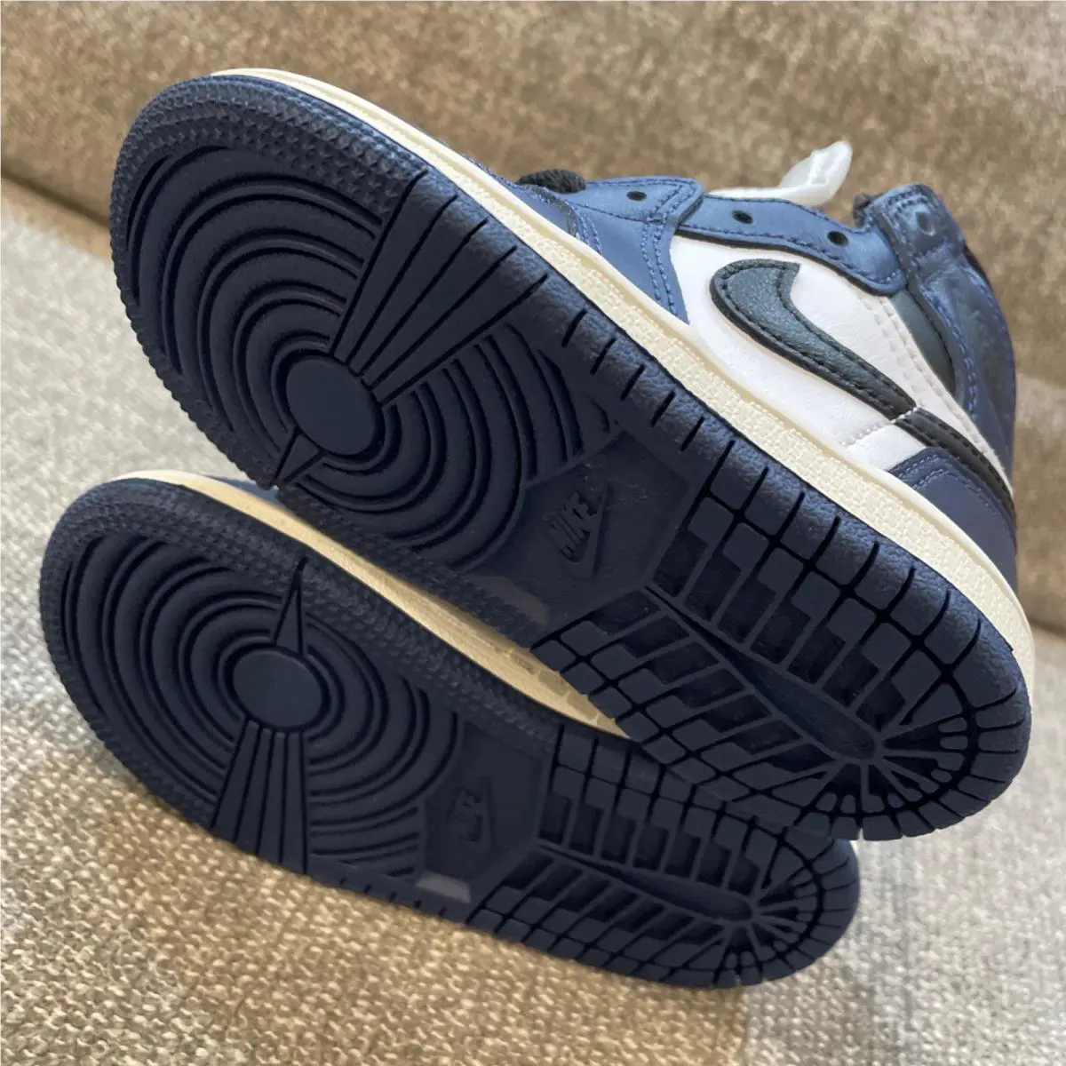Nike shoes - Air Jordan 1 - Air - Blue 4