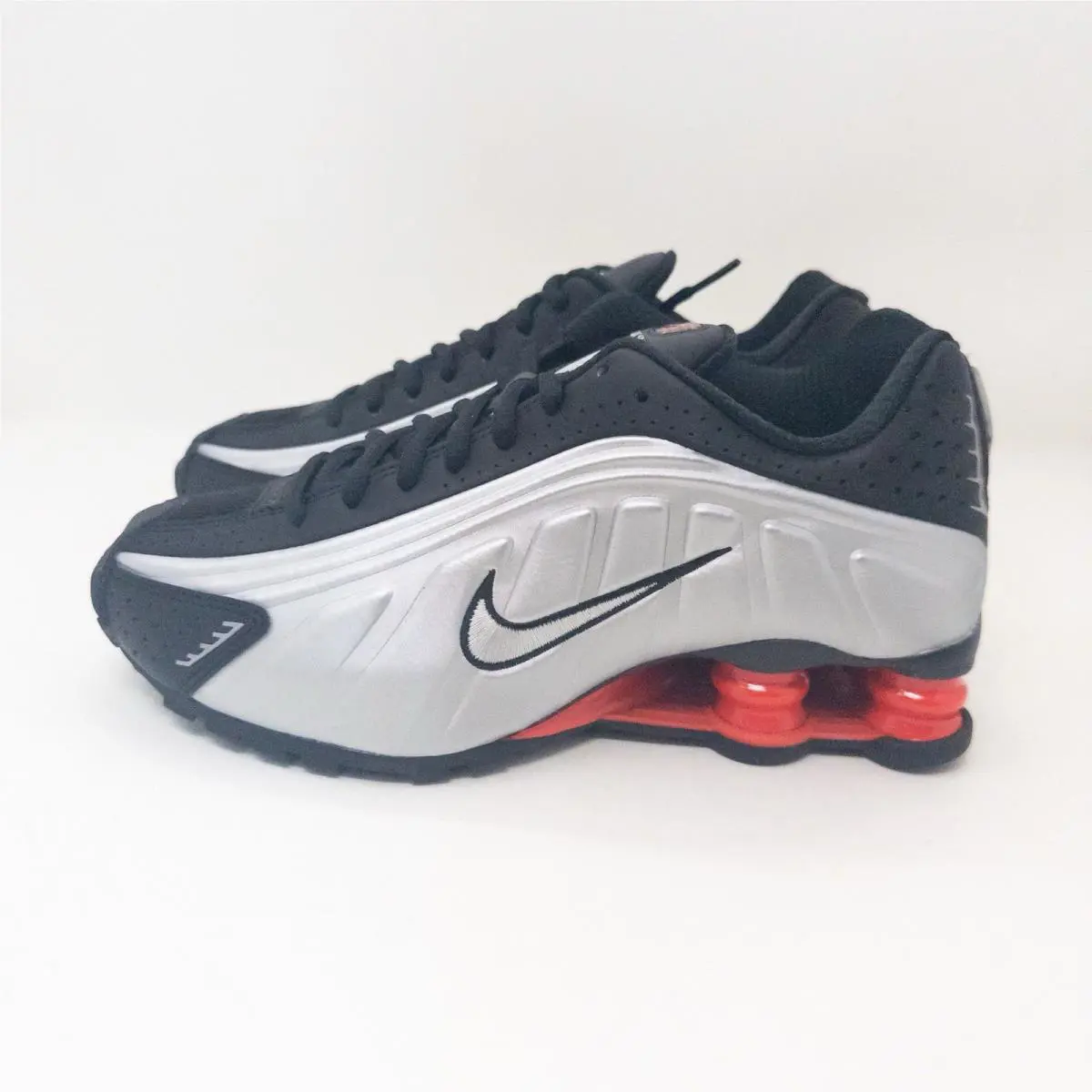Nike shoes - Nike Shox - Shox - AR3565-011 - Silver 1