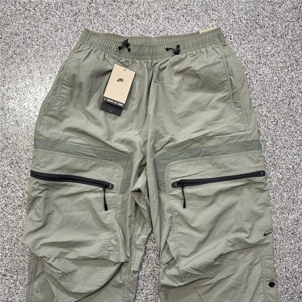 Nike clothing - Green (UPC: 197863220437) 0