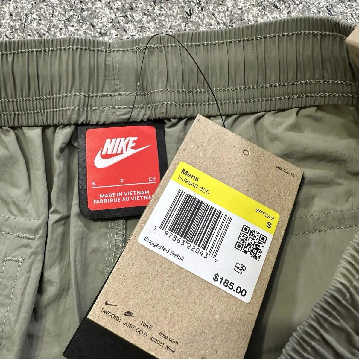 Nike clothing - Green (UPC: 197863220437) 2