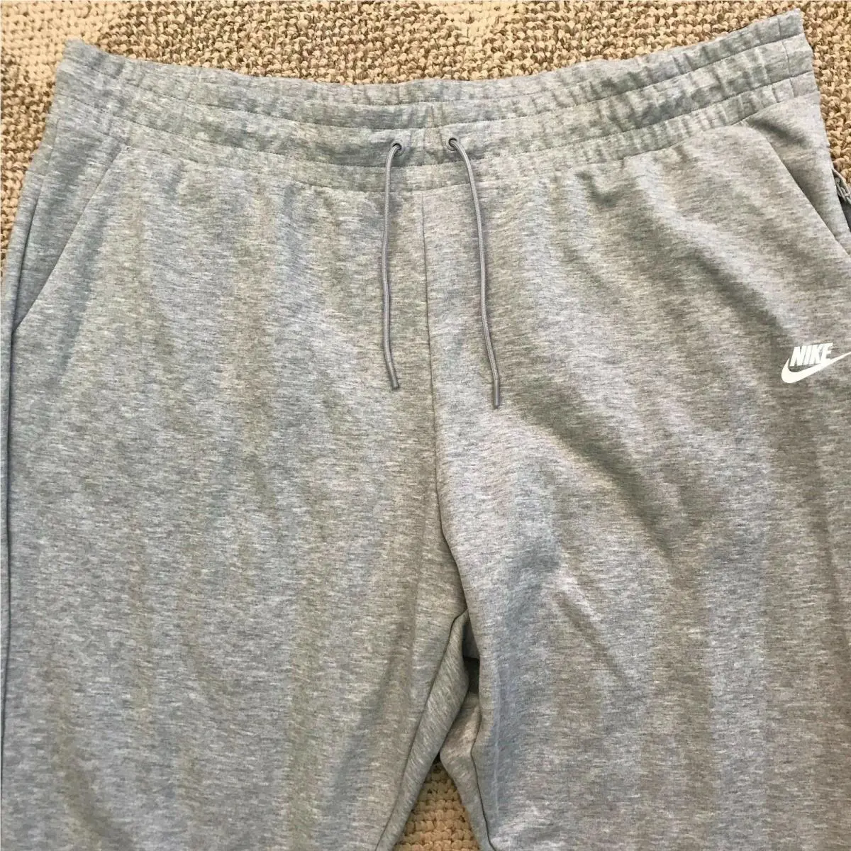 Nike clothing - Gray (UPC: 193655051890) 0