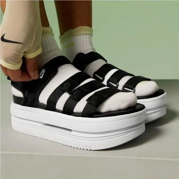 Nike shoes - Black 1