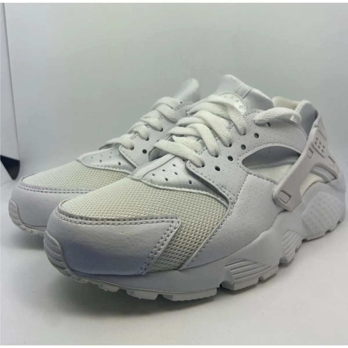 Nike shoes - White (UPC: 826215357711) 1