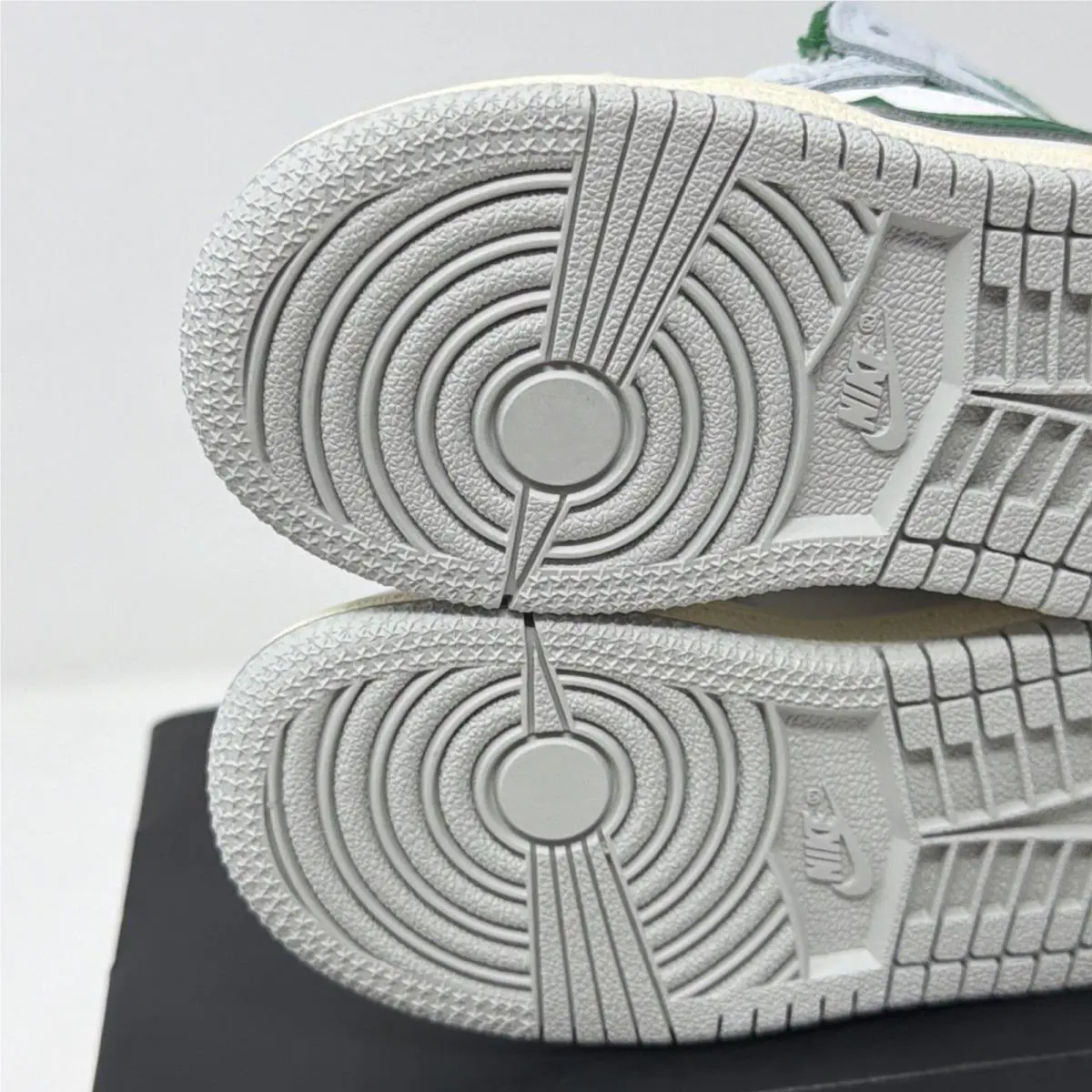 Nike shoes - Jordan 1 - DQ8425 142 - White 18