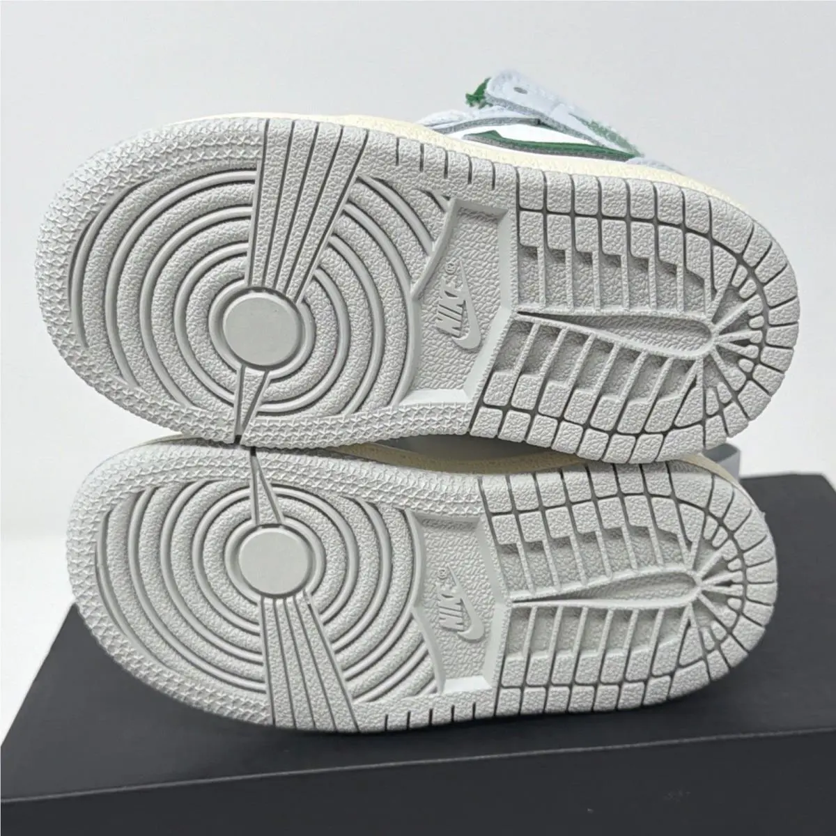 Nike shoes - Jordan 1 - DQ8425 142 - White 17