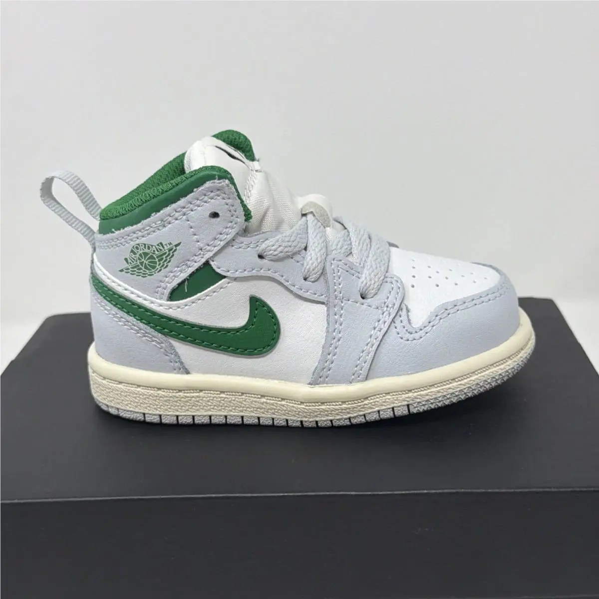 Nike shoes - Jordan 1 - DQ8425 142 - White 0