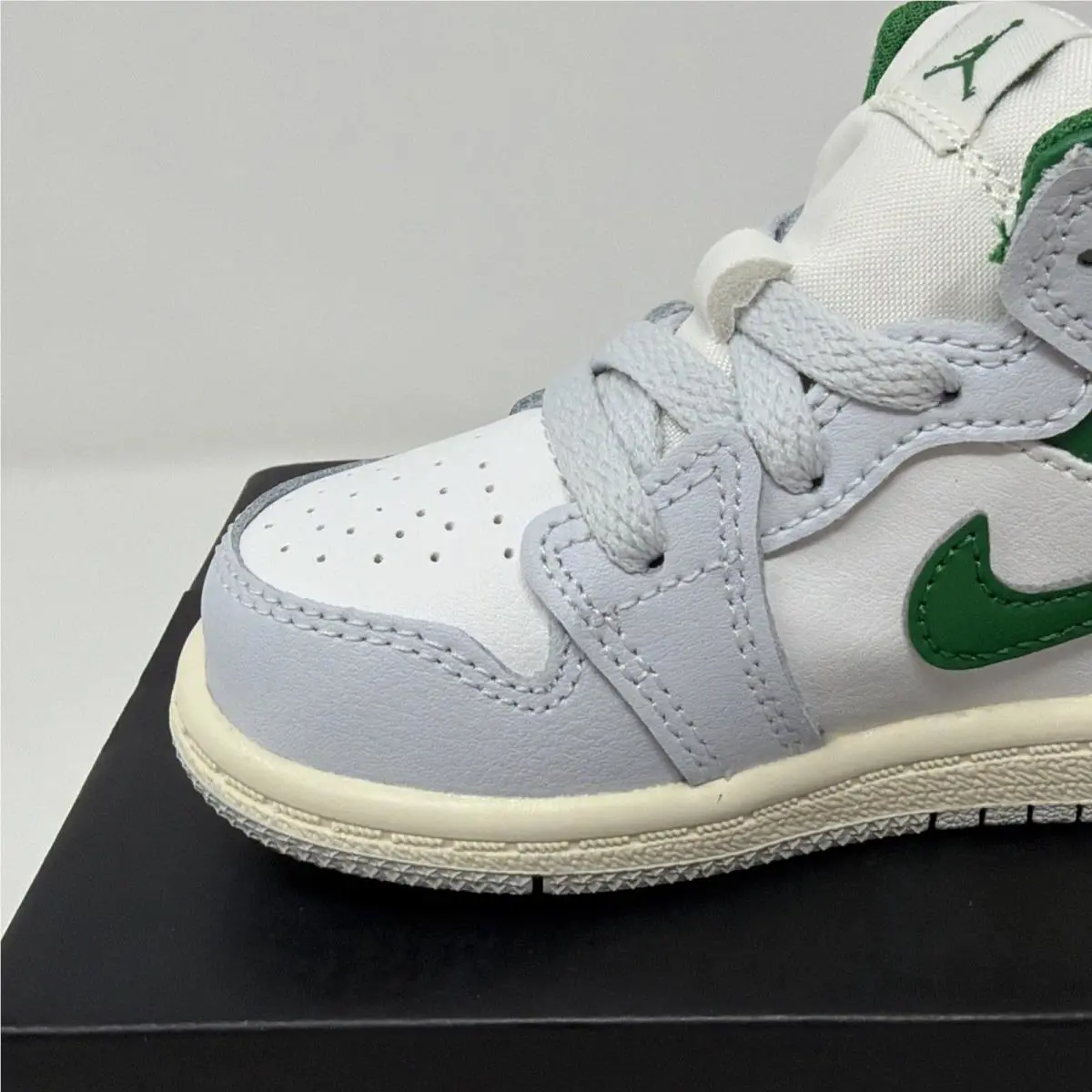 Nike shoes - Jordan 1 - DQ8425 142 - White 4