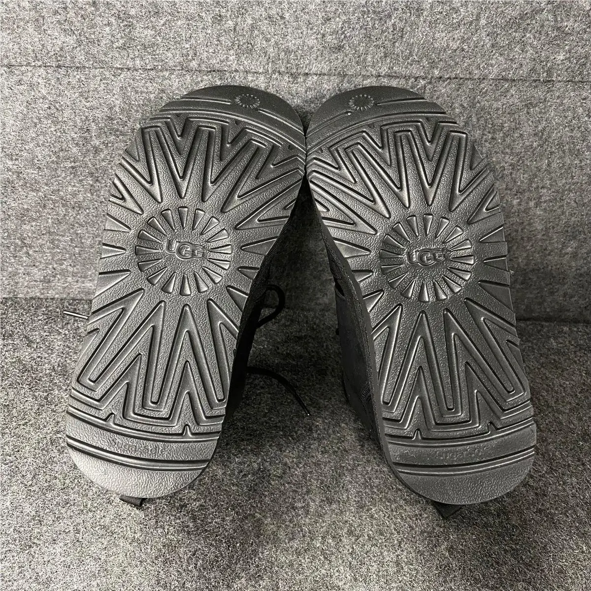 UGG shoes - VS187426 - vs-187426 - Black (UPC: 196565659040) 1