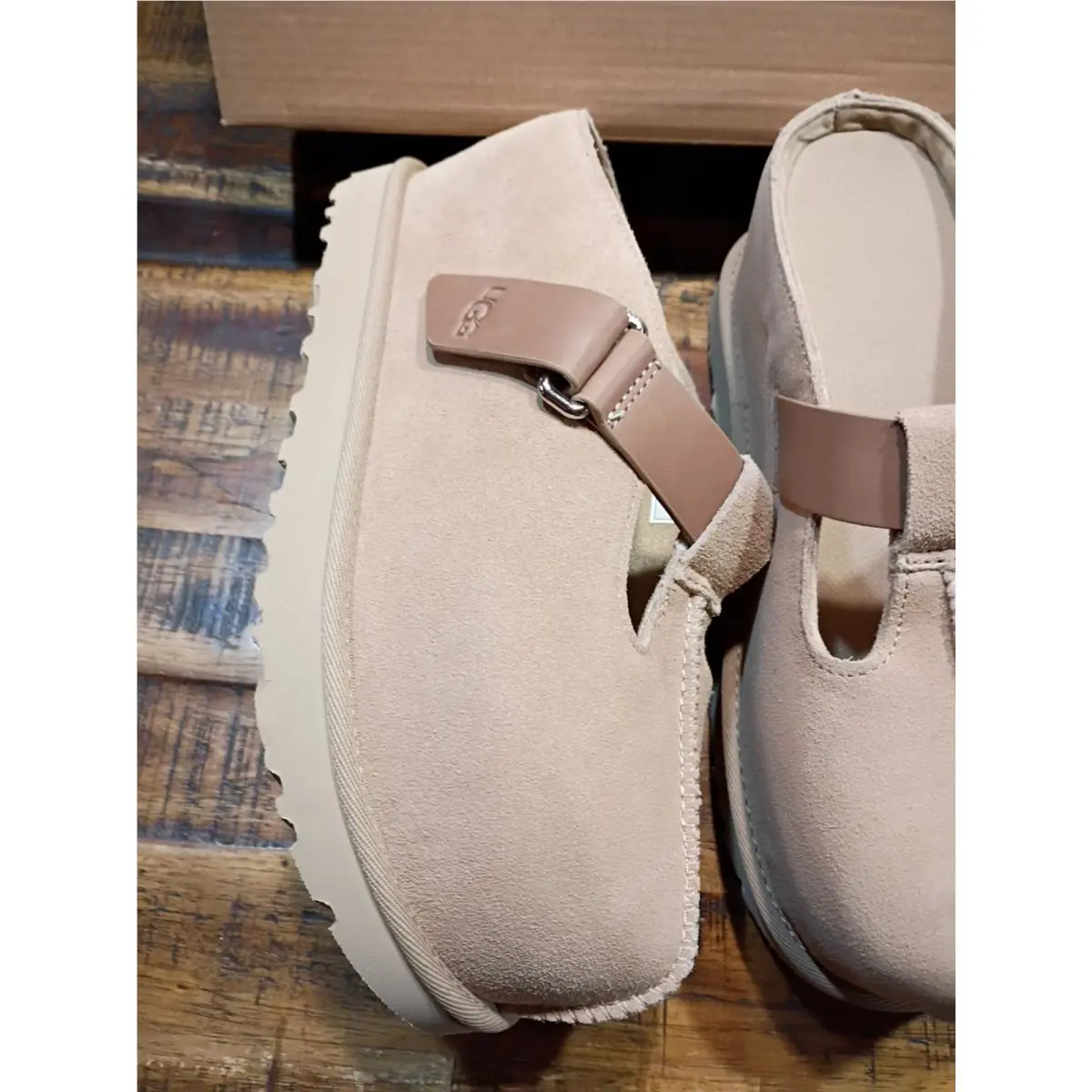 UGG shoes - UGG GOLDENSTAR HI - GOLDENSTAR - sand (UPC: 197634806891) 1