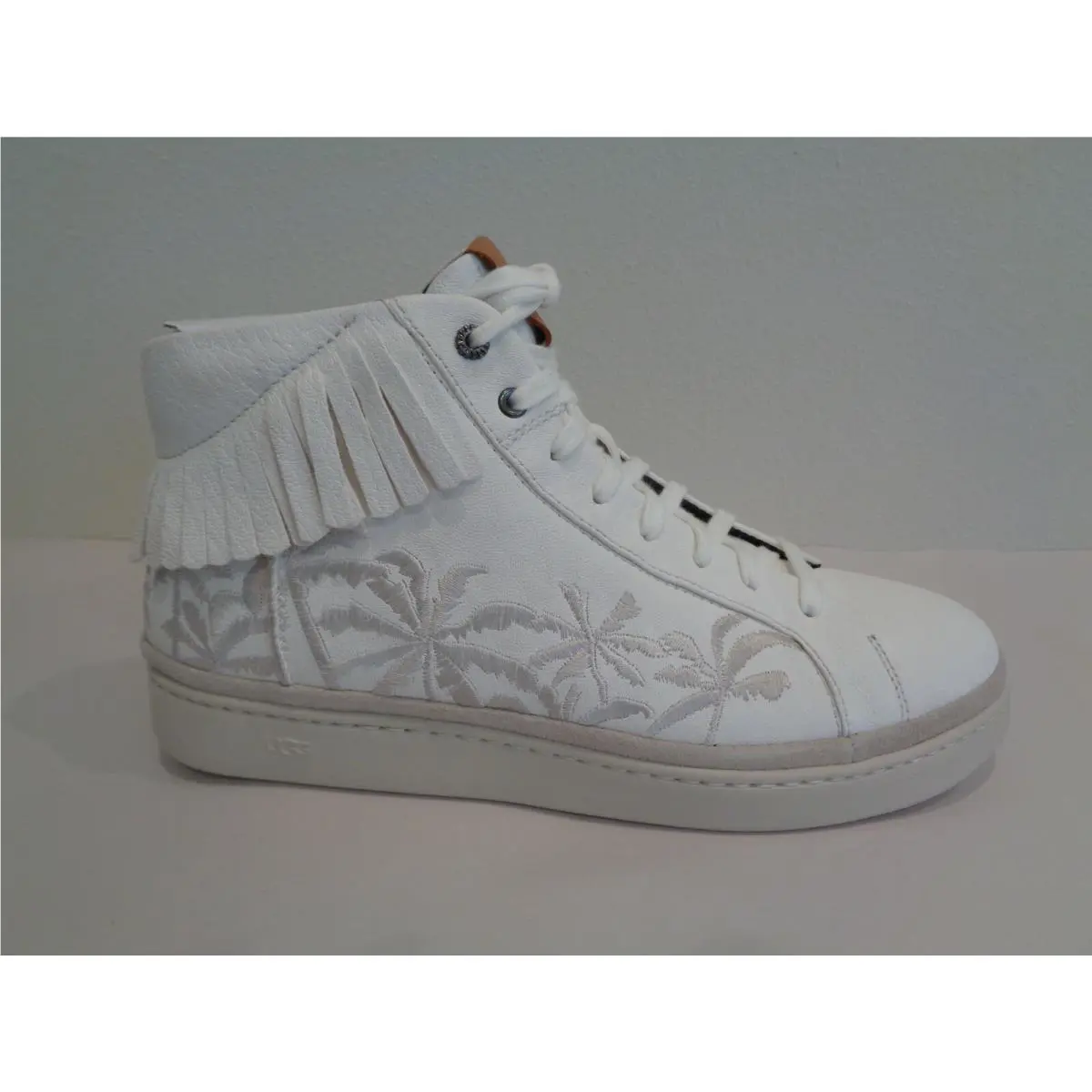 UGG shoes - White (UPC: 191142362931) 1