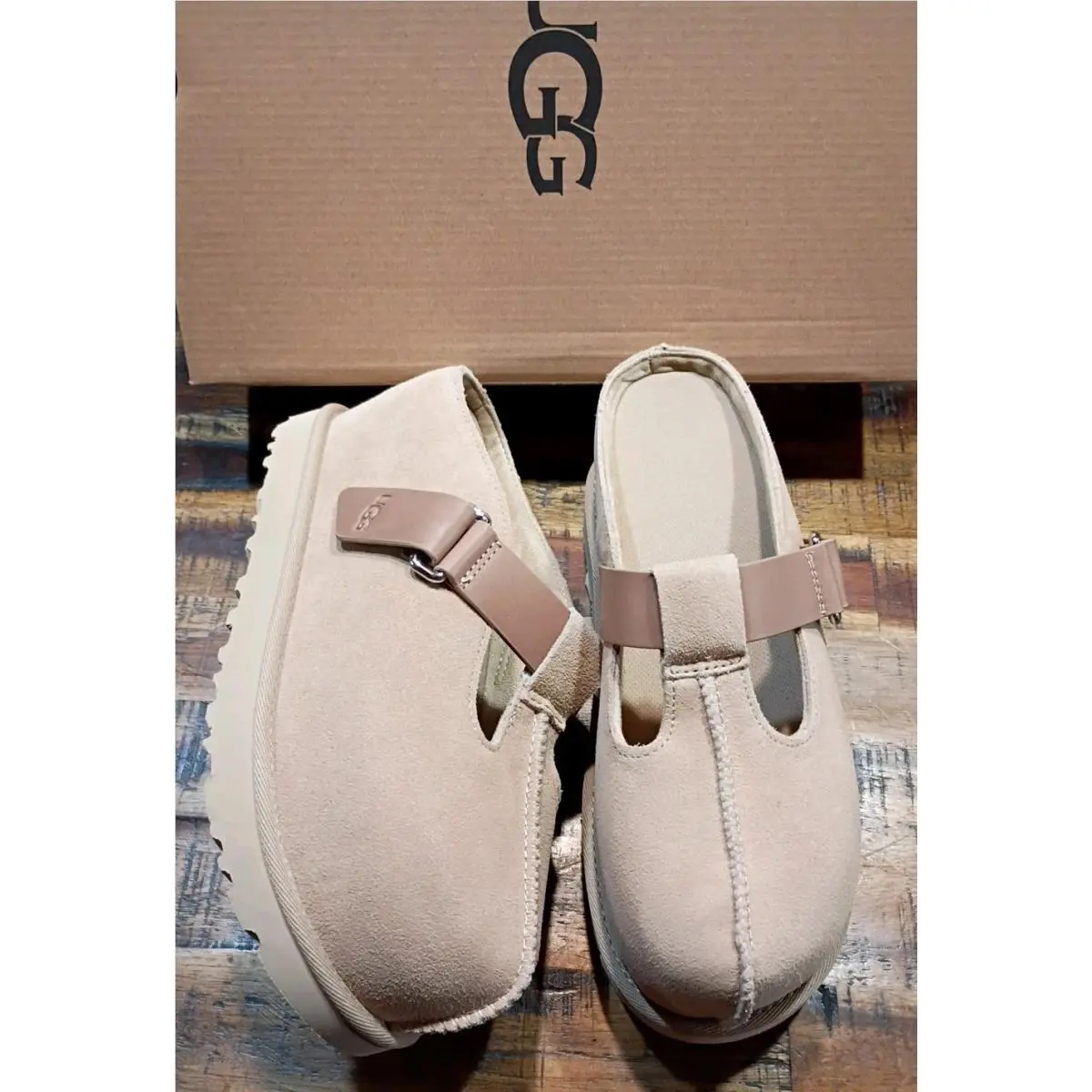 Women`s Ugg Goldenstar HI 3 Platform Clog Sand Suede Sz 10 W Box