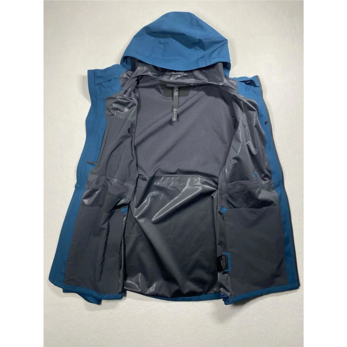 Lululemon clothing - Lululemon Outpour Shell - Outpour Shell - Blue 0