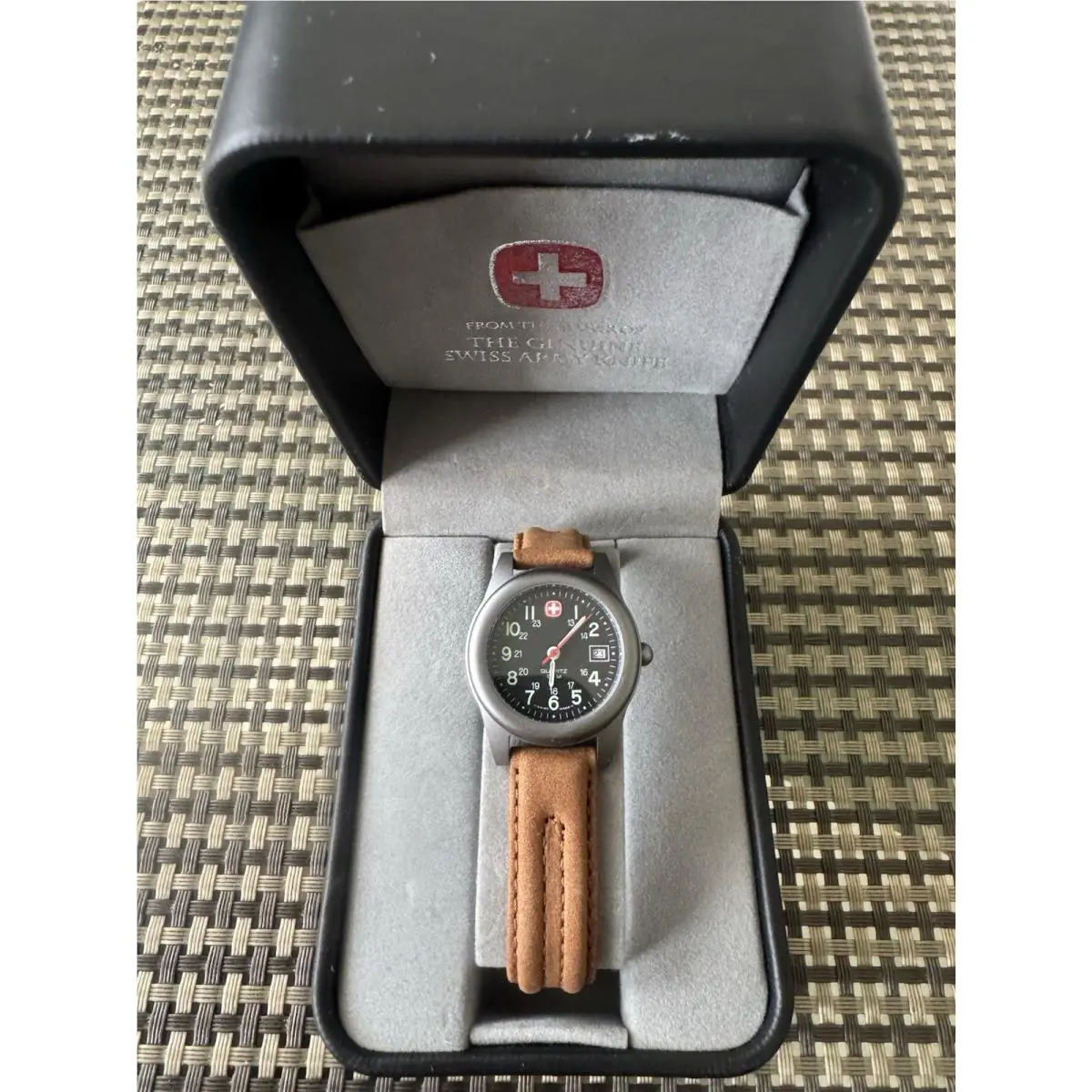 Vintage Wenger Marlboro Unlimited Sak Design Swiss Army Trail Watch