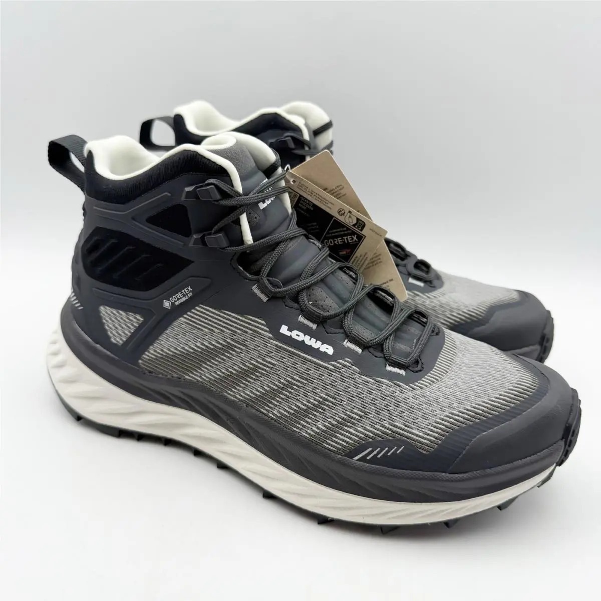 Lowa shoes - Black (UPC: 197827023906) 1